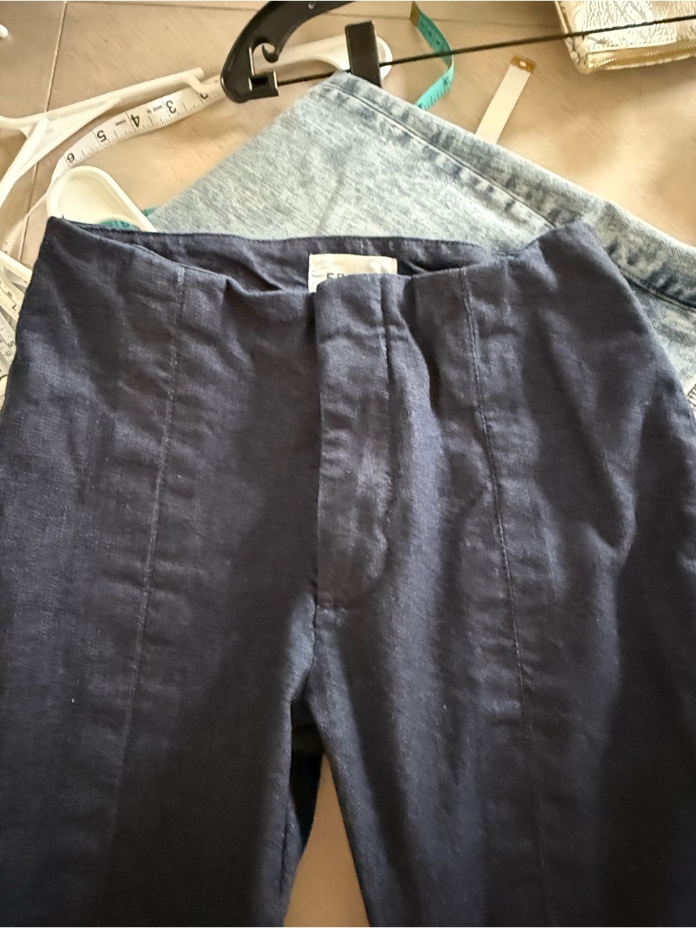 Frame Flared Front Pleat Jeans - Picture 5 of 12